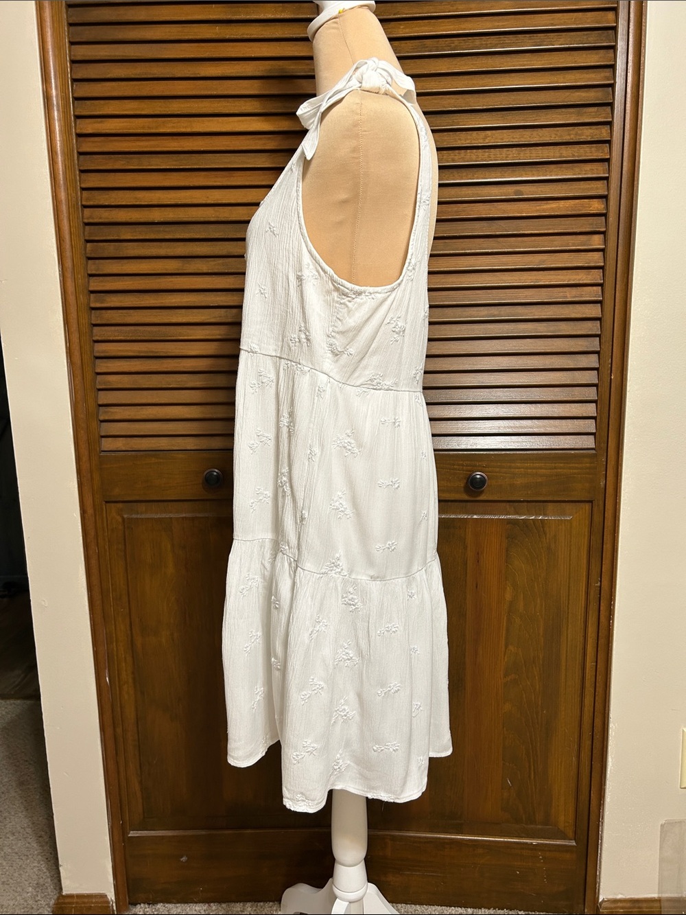 American Eagle Outfitters Embroidered White Tiered Tie-Shoulder Sundress Size M - Picture 3 of 8